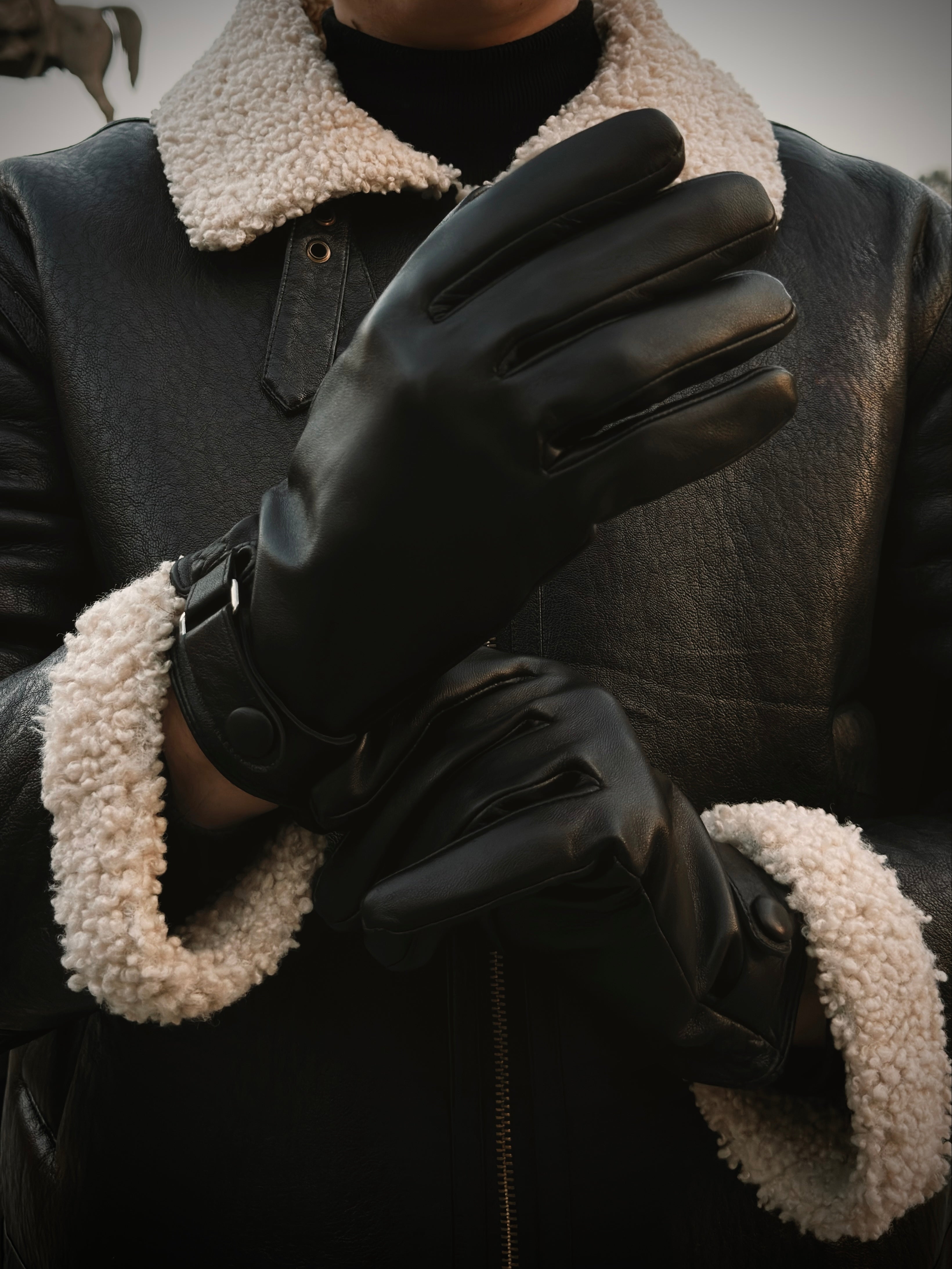 Genuine leather Gloves – Devallo.eg